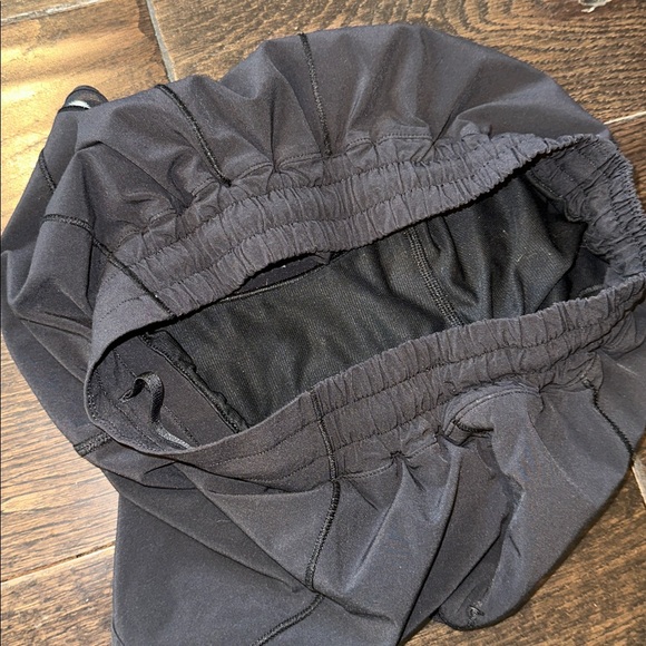 lululemon athletica Black Women's Athletic Shorts size 6 - Picture 7 of 7